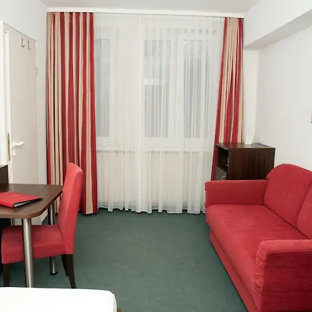 罗莫沃尔酒店 3*