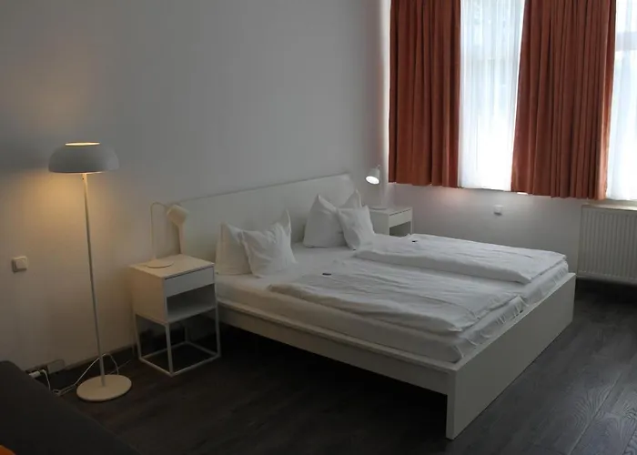 罗莫沃尔酒店 3*